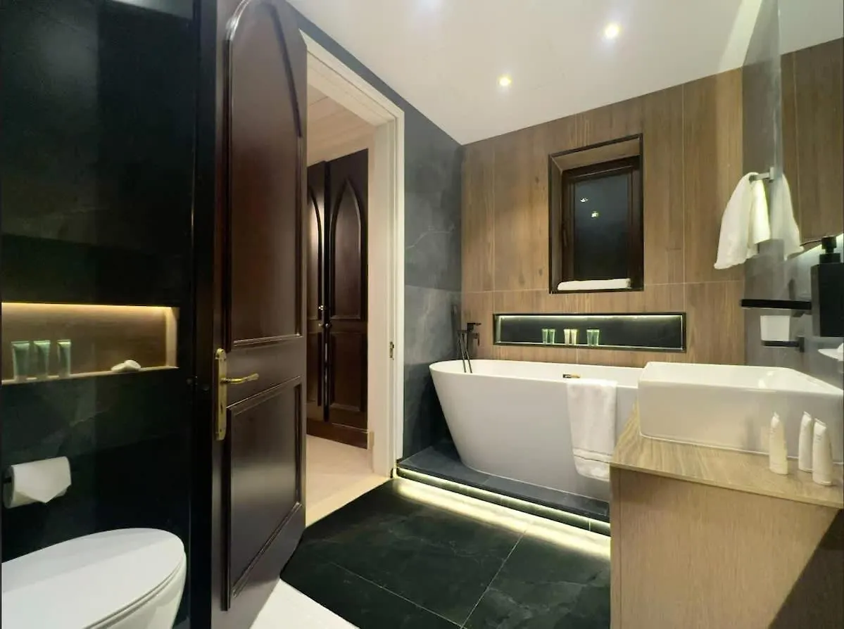 Upgraded 2Bdr With Acess To Dubai Mall Apartment