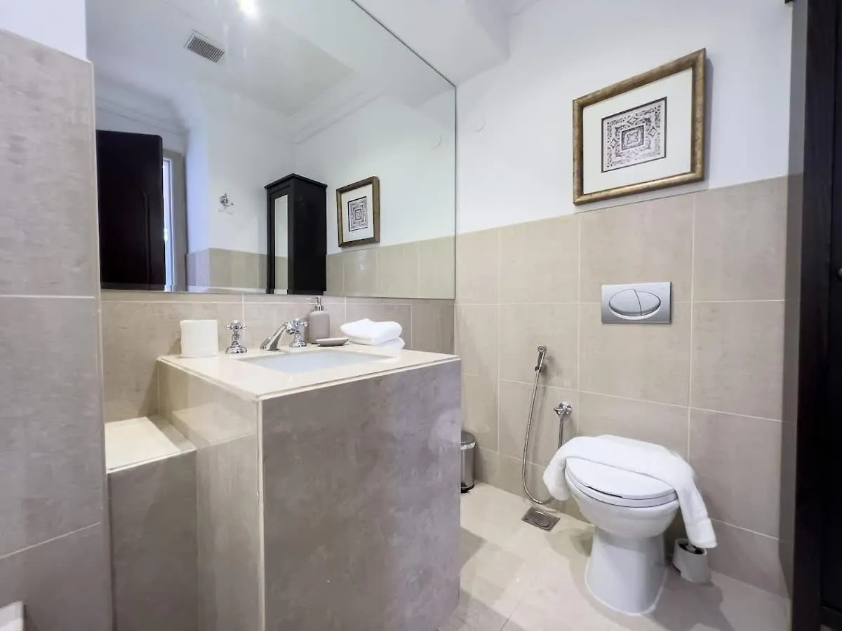 Apartment Upgraded 2Bdr With Acess To Dubai Mall